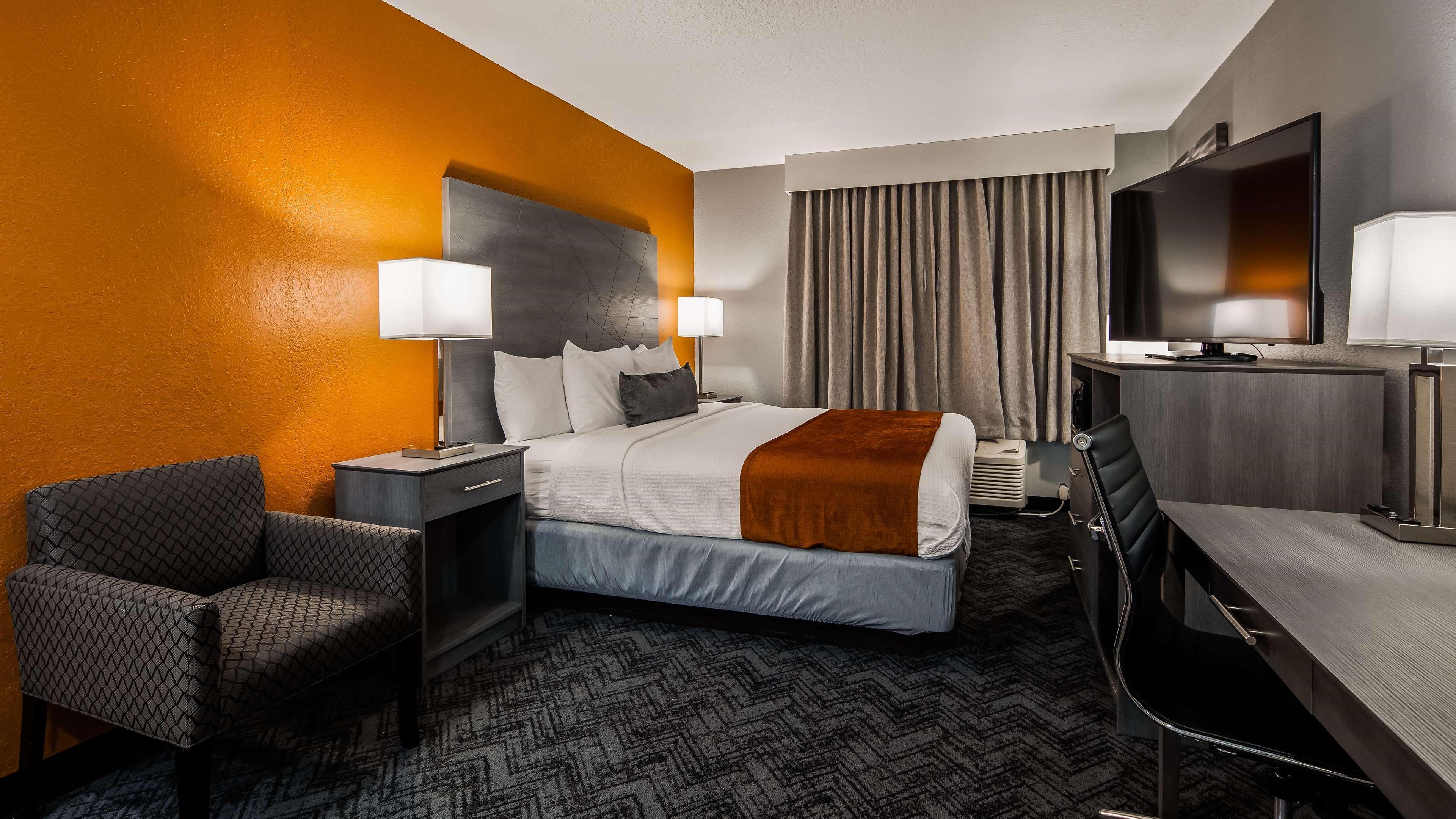Western & Hotel 3*