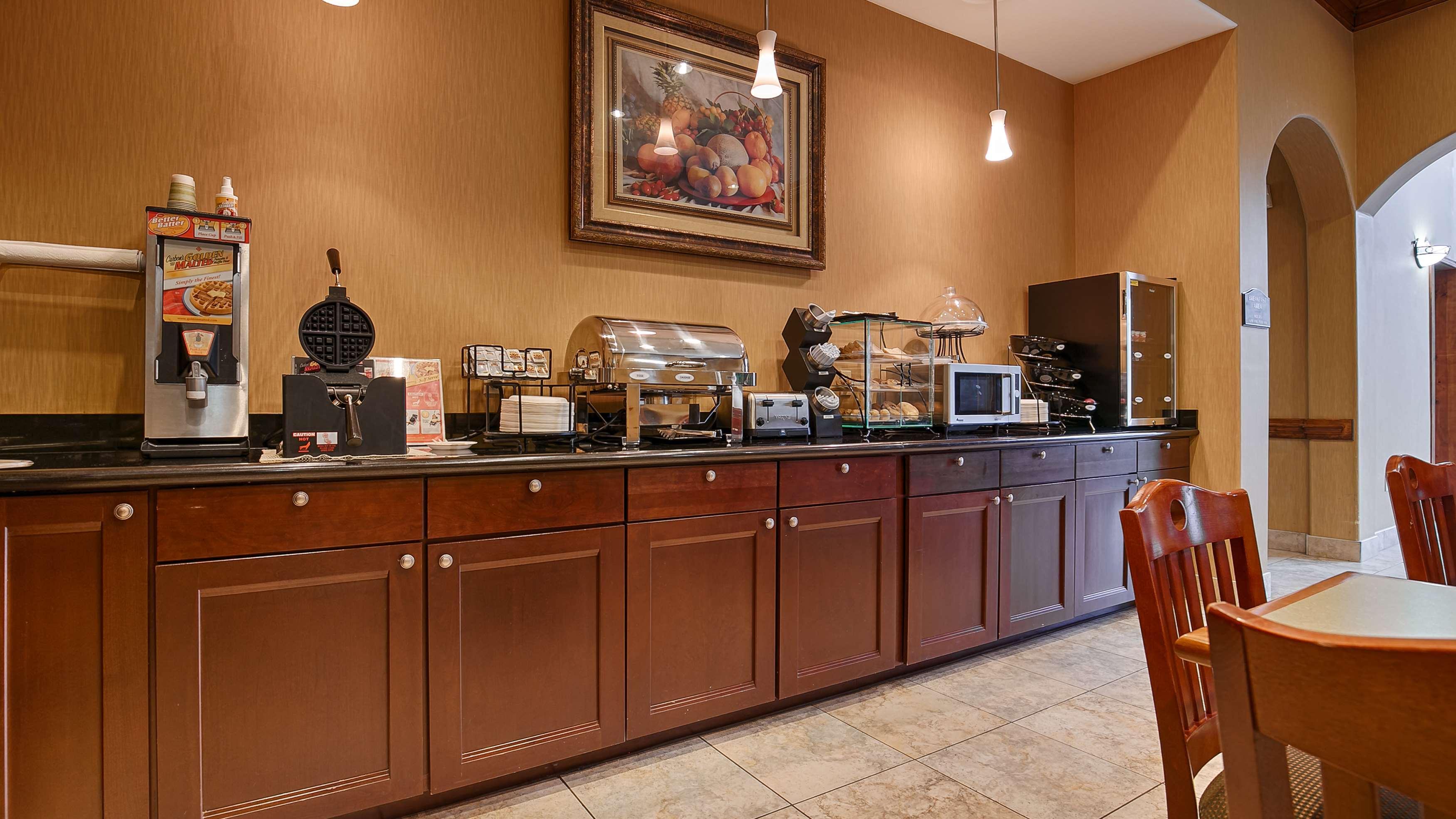 Hotel Western & New Caney