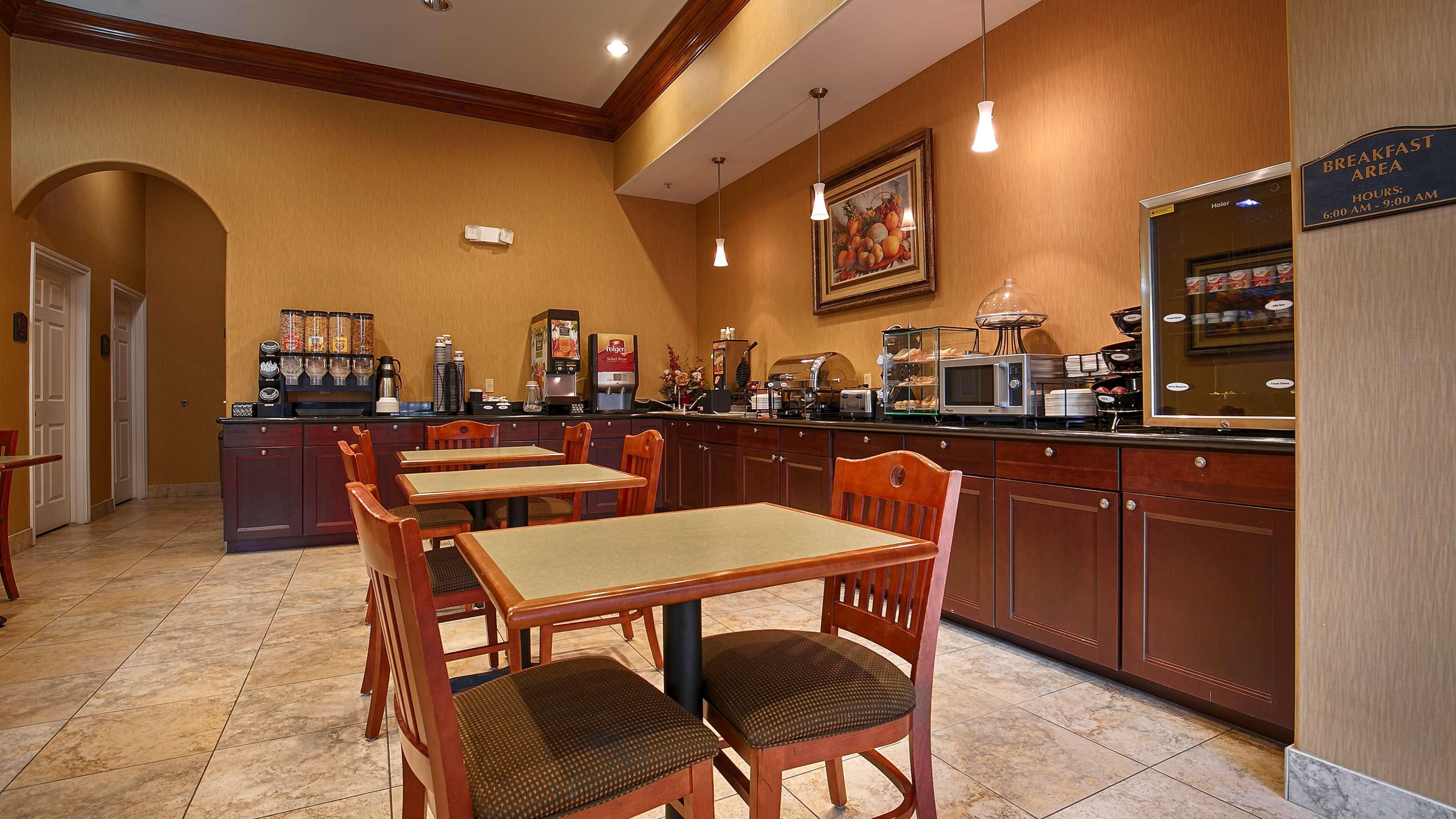 Western & Hotel 3*