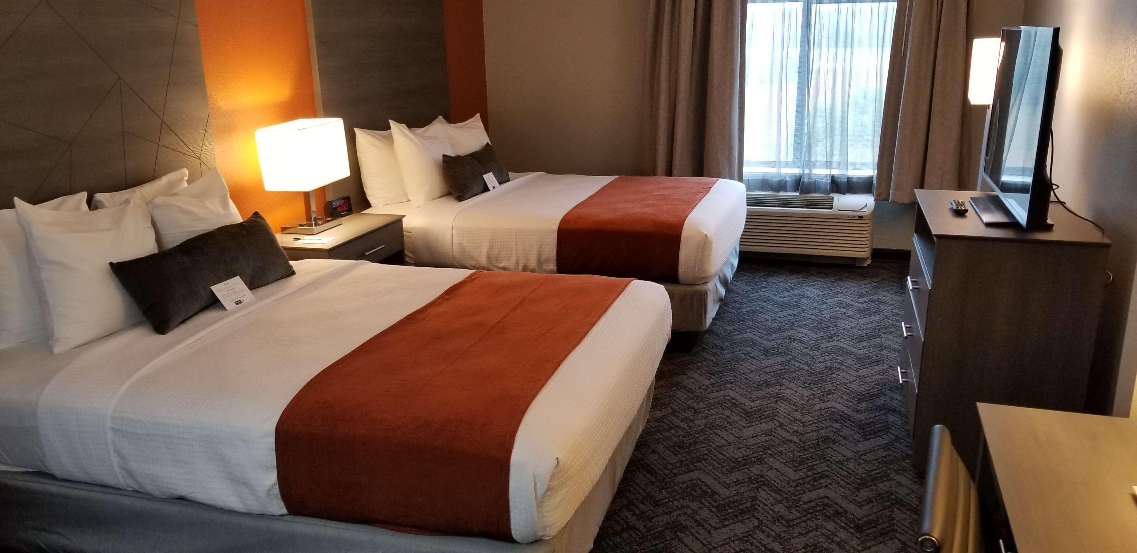Western & Hotel 3*