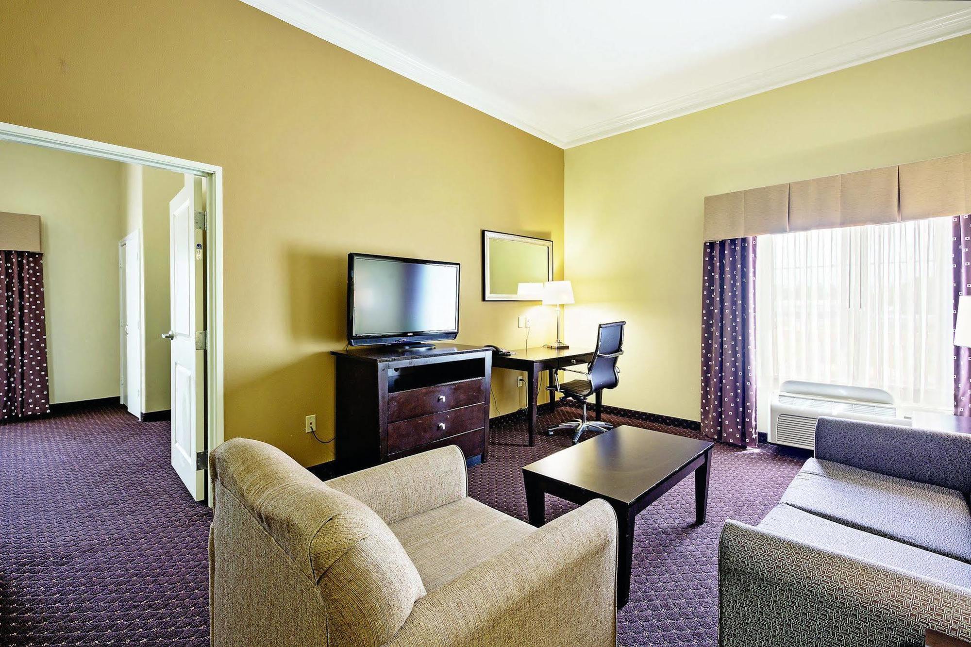 Western & Hotel 3*